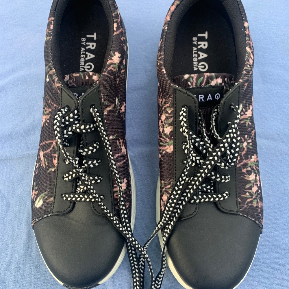 Women’s shoes